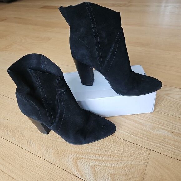 Vince Camuto Black Suede Creestal Pull-on Stacked Heel Ankle Boot 7 - Picture 5 of 9